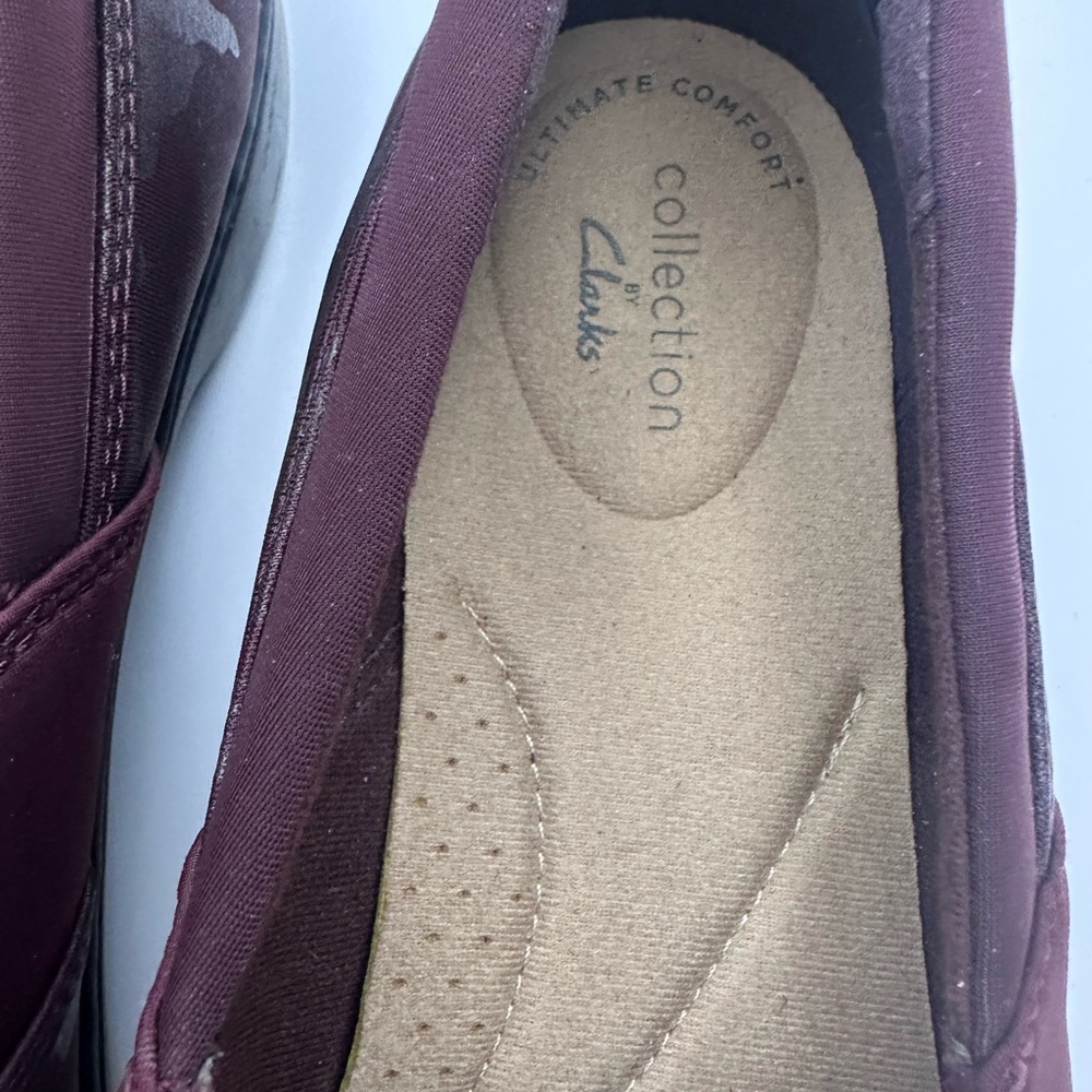 Clarks Slip-On Shoes Women’s 8.5 Burgundy Camo Comfort Flats NEW No Box - Picture 5 of 6
